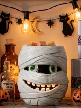 Scentsy Under Wraps Large Full Size Warmer Halloween Mummy  NIB+ Two Wax Packs
